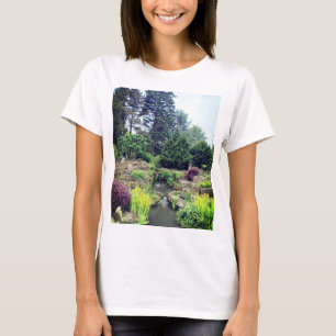 Kleiner Wasserfall im Garten T-Shirt