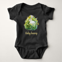 Kleiner, weißer Hasen und Blume Babykarosseriezug