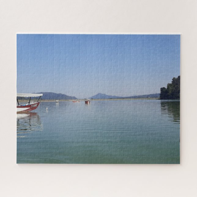 Kleines Boot auf ruhigem Wasser Puzzle (Horizontal)
