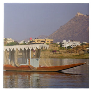 Kleines Boot, Lake Pichola, Udaipur, Indien. Fliese