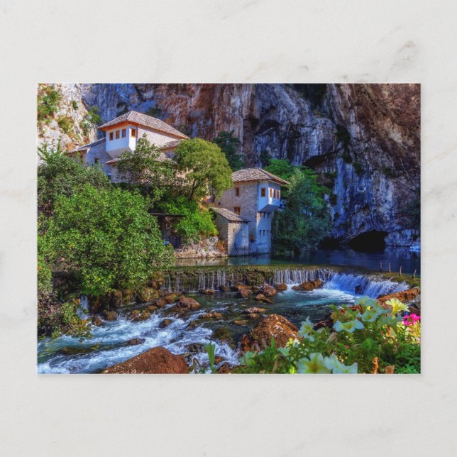 Kleines Dorf Blagaj am Wasserfall Buna, Bosnien un Postkarte (Vorderseite)