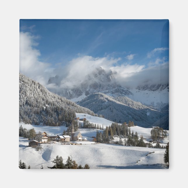Kleines Dorf mit Dolomiten Bergen im Schnee Magnet (Vorne)