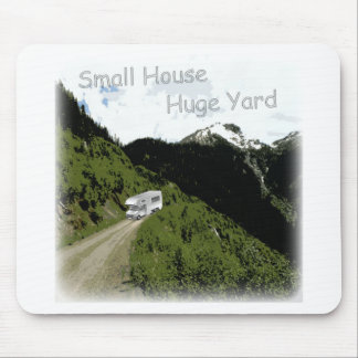 "Kleines Haus. Enormes Yard." Themenorientierte Mousepad