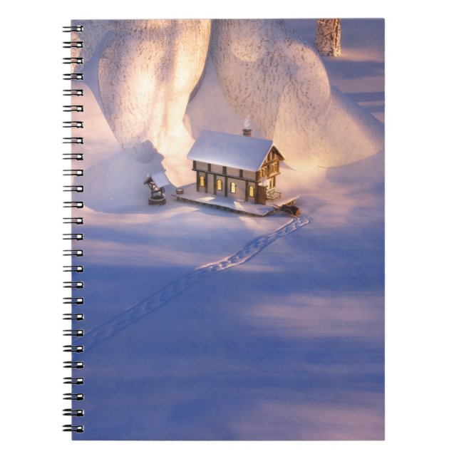 Kleines Haus im Schnee-Notebook Notizblock (Vorderseite)