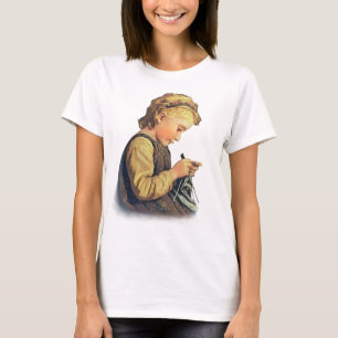 Kleines Mädchen beim Stricken T-Shirt