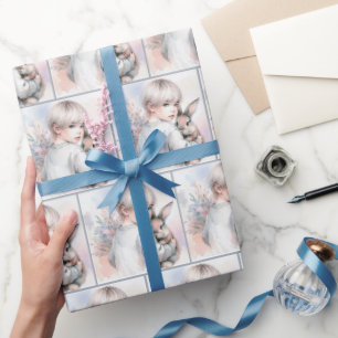 Kleines Mädchen hält ein Kaninchen als Haustier Geschenkpapier