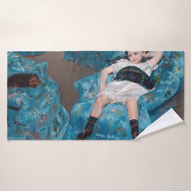 Kleines Mädchen in einem blauen Sessel, Cassatt Badehandtuch (Badehandtuch)