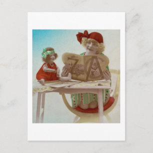 Kleines Mädchen liest seiner Puppe vor - Vintage-K Postkarte