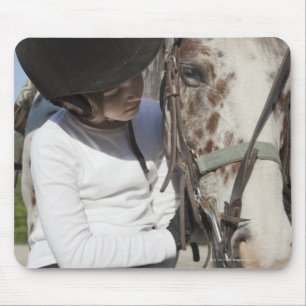 Kleines Mädchen mit ihrem Pferd Mousepad