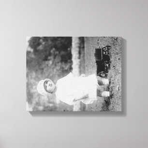 Kleines Mädchen mit Toy Wagon Foto Leinwanddruck