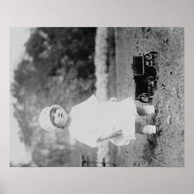 Kleines Mädchen mit Toy Wagon Foto Poster (Vorne)