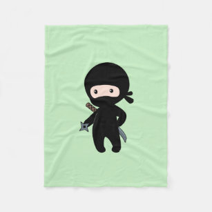 Kleines Ninja, das werfenden Stern auf Grün hält Fleecedecke