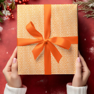Kleines orange-weißes griechisches Schlüssel-Muste Geschenkpapier