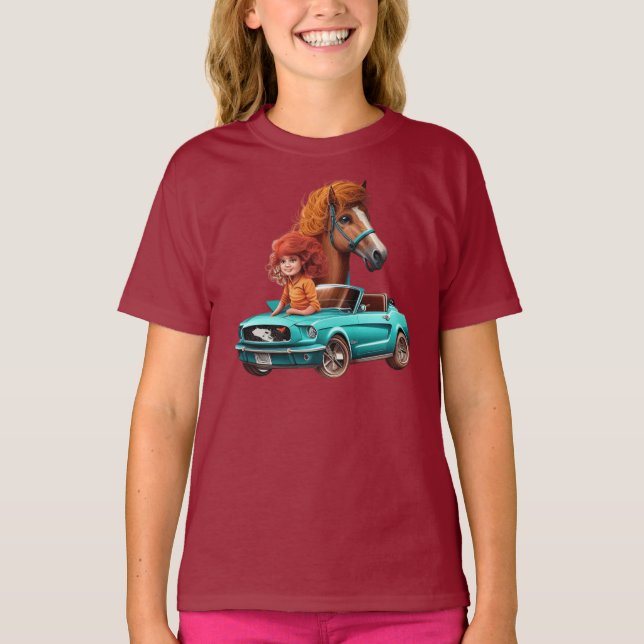 Kleines Rotkopfmädchen mit Mustang Car Pony Pferd T-Shirt (Vorderseite)