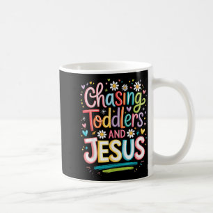 Kleinkinder und Jesus jagen Kaffeetasse