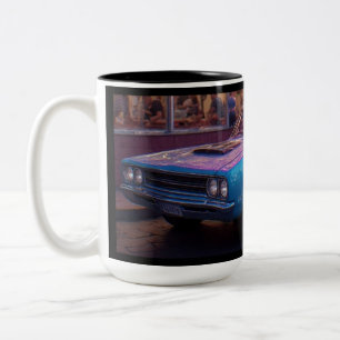 Kleinwagen-Blau-Vintage-Muscle-Car-Bei-Neon-Diner- Zweifarbige Tasse