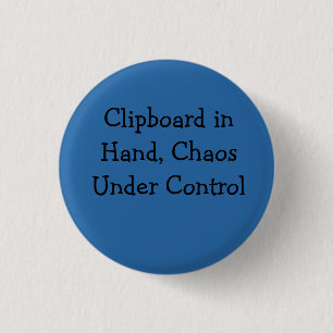 Klemmbrett in der Hand, Chaos unter Kontrolle Button