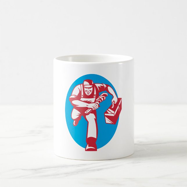 Klempner läuft mit Schraubenschlüssel und Werkzeug Kaffeetasse (Von Creator hochgeladen)