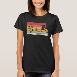 Kletteridee am Rande des Abgrunds T-Shirt