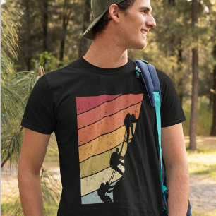 Klettern Silhouette auf Regenbogen T-Shirt