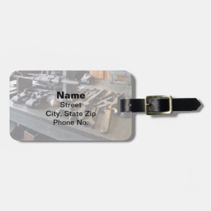 Klinge und Öldose im Maschinenladen Gepäckanhänger