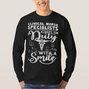 Klinische Fachkrankenschwestern immer im Dienst mi T-Shirt