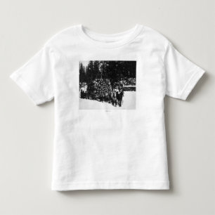 Klotz, die auf einen Pferdeschlitten durch ein Kleinkind T-shirt