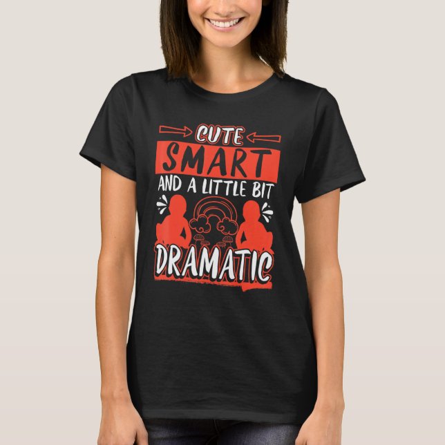 Klug und etwas dramatisch T-Shirt (Vorderseite)
