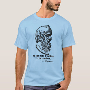 Klugheit fängt im Wunder-SOCRATES-Zitat-T-Shirt a T-Shirt