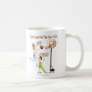 Knall, der die Tatsachen der Leben-Tasse eintaucht Tasse