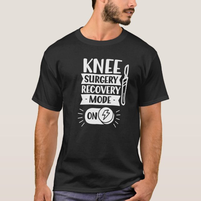Knee Surgery Recovery Mode On Operation Patient Kn T-Shirt (Vorderseite)