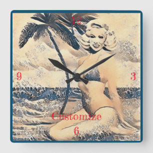 Kneeling Blonde Bikini Modell Thunder_Cove Quadratische Wanduhr