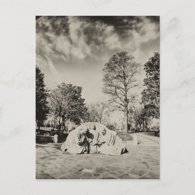 Kneeling Minister im Kelly Ingram Park - B&W Postkarte (Vorderseite)