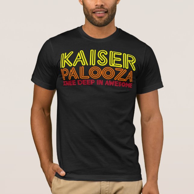 Knie tief in fantastischem T-Shirt (Vorderseite)