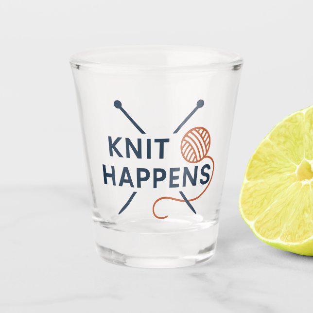 Knit Happens Funny Knitting Pun Schnapsglas (Vorderseite)