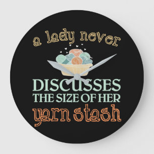 Knitting Crocheting Lady Never Discusses Size Große Wanduhr