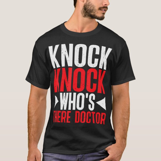 Knock Knock Wer ist Arzt? T-Shirt (Vorderseite)