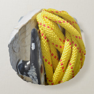 Knot Another von Kenneth Yoncich Rundes Kissen