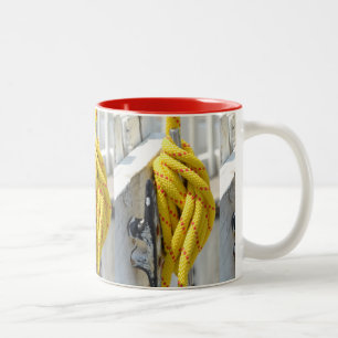 Knot Another von Kenneth Yoncich Zweifarbige Tasse