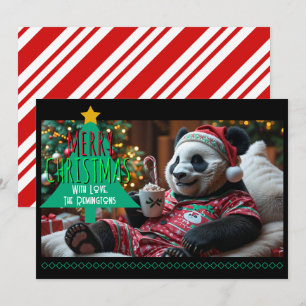 Knuddelige Weihnachts-Panda in Pajamas Personalisi Feiertagskarte