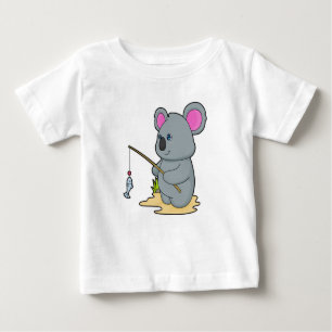 Koala als Fisher mit Angelstab und Fisch Baby T-shirt