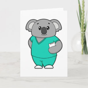 Koala als Krankenschwester mit Notizblock Karte