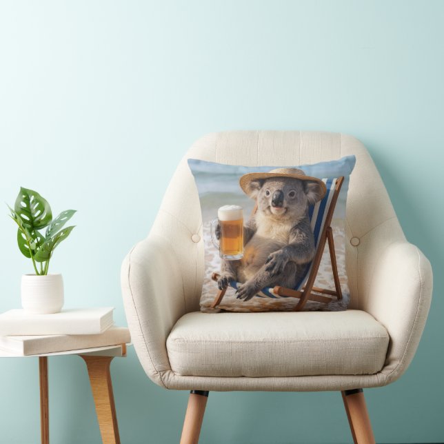 Koala-Bär mit einem Bier am Strand Kissen (Stuhl )