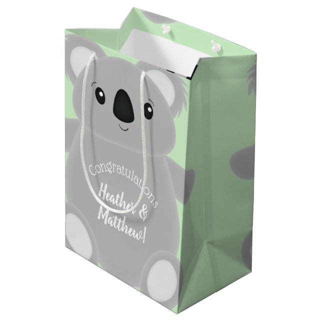 Koala Bear Babydusche Mittlere Geschenktüte (Rückseite Schrägansicht)