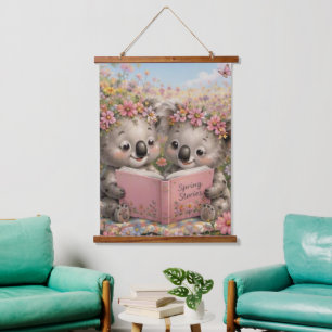 Koala-Freunde lesen Frühlingsgeschichten auf einer Wandteppich Mit Holzrahmen