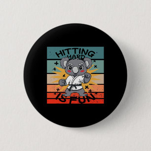 Koala Karate Martial Arts Cartoon Energetisch Humo Button