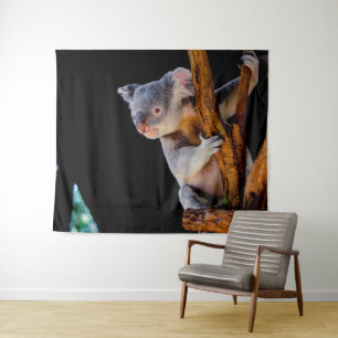 Koala Niedlich in Tree Gray Wandteppich