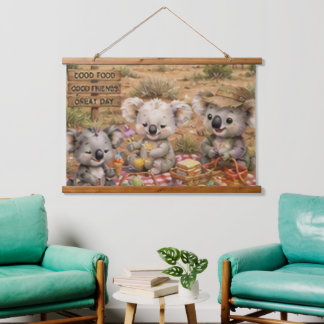 Koalas genießen ein Picknick im Outback unter der Wandteppich Mit Holzrahmen