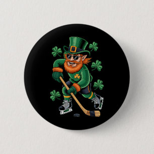Kobold beim Hockey spielen St. Patricks Day Sport Button