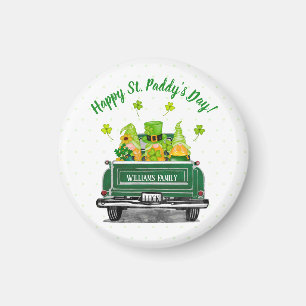 Kobold-Zwerg im Vintage-LKW zum St. Patrick's Day Magnet